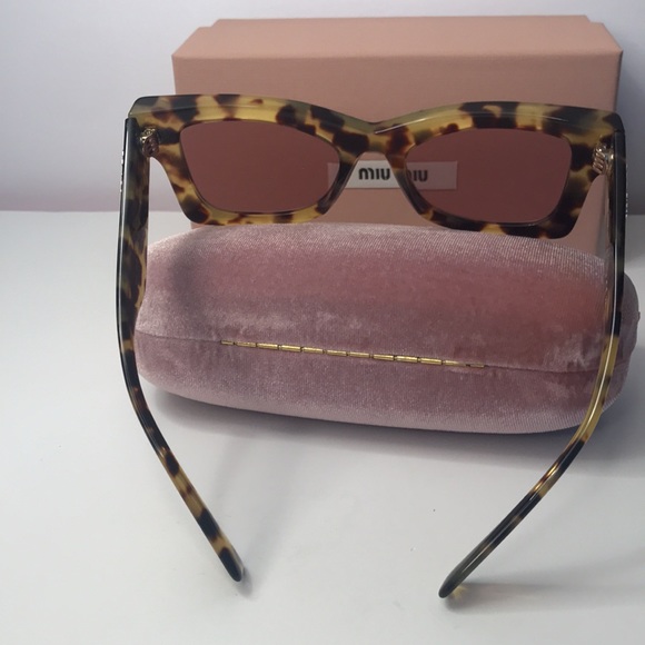 New MIU MIU MU 08WS Oversized Butterfly Light Violet/Light Havana Sunglasses - Picture 9 of 17